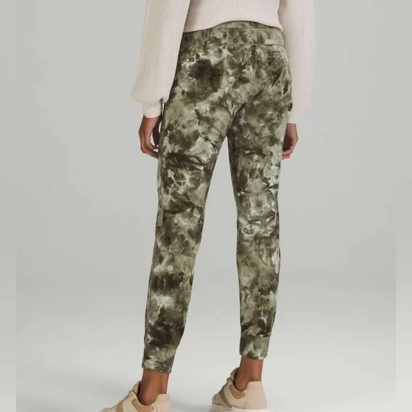 Lululemon High-Rise Jogger - Picture 2 of 8